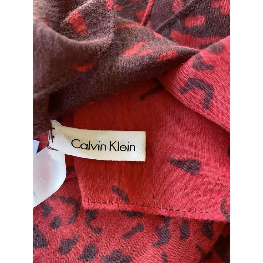 Calvin Klein Soft Infinity Scarf, “Rouge” Print - NWT - Picture 10 of 12